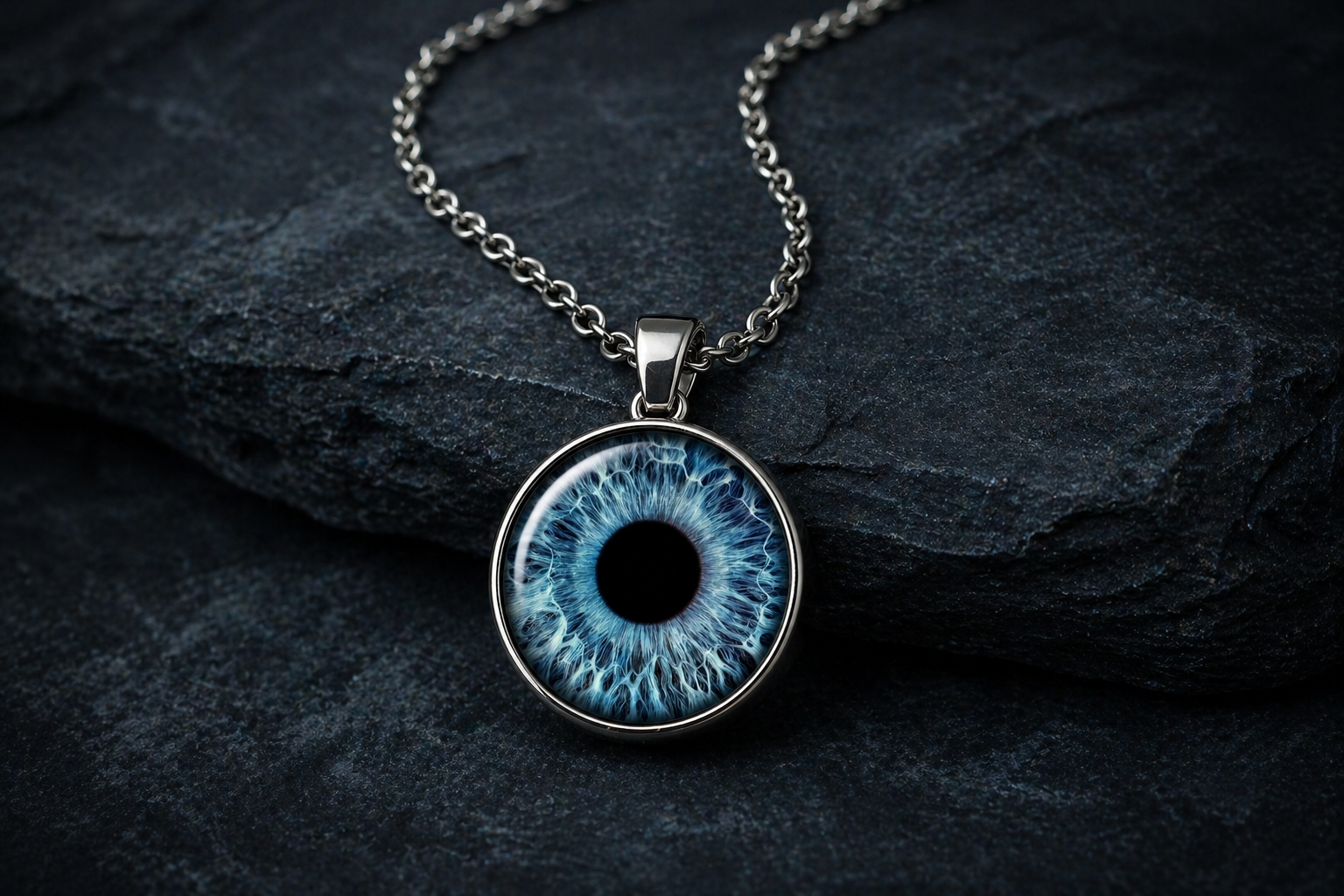 Iris-Foto Anhänger an einer feinen Kette